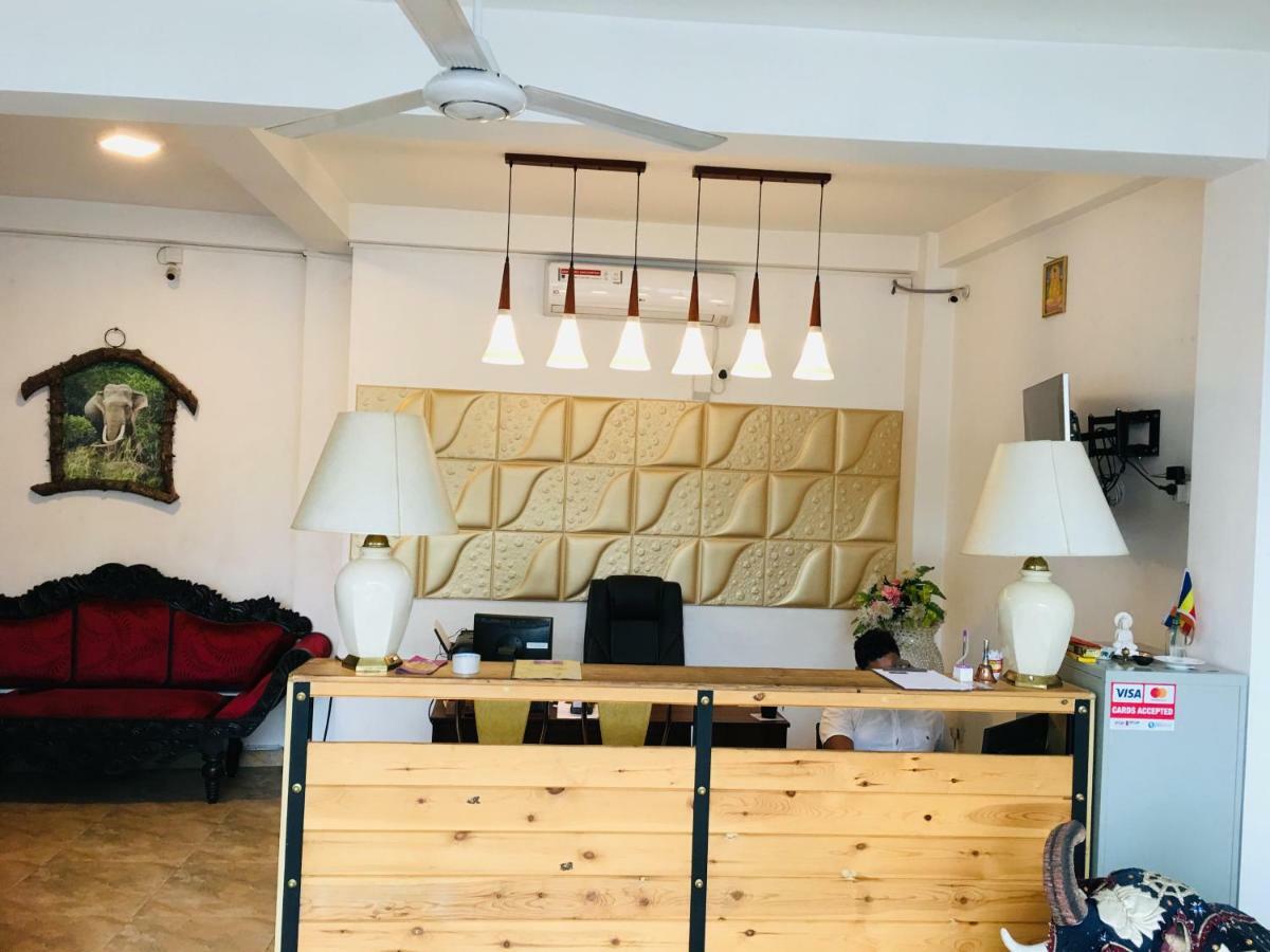 Vendol Maliga Edge Hotell Kandy Exteriör bild